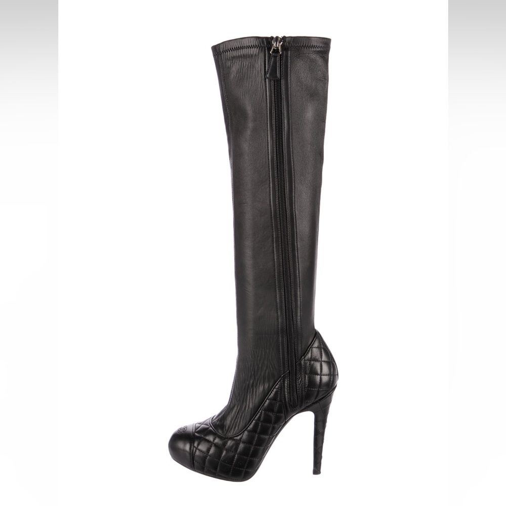 Chanel interlocking CC logo quilted tall boots - size 36.5 (6.5)
